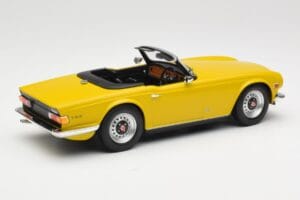 Triumph TR6 RHD Sárga Minichamps 1:18 155132034 Fém – 2. kép a 6-ből