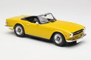 Triumph TR6 RHD Sárga Minichamps 1:18 155132034 Fém – 4. kép a 6-ből