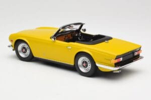 Triumph TR6 RHD Sárga Minichamps 1:18 155132034 Fém – 5. kép a 6-ből