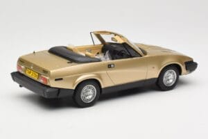 Triumph TR7 DHC Arany BoS Models 1:18 BOS221 Gyanta – 2. kép a 6-ből