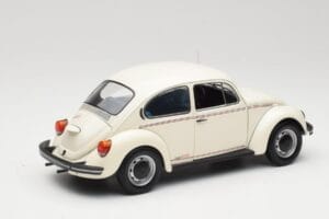 Volkswagen 1200 Jeans Bug Fehér Minichamps 1:18 150057101 Fém – 3. kép a 8-ből