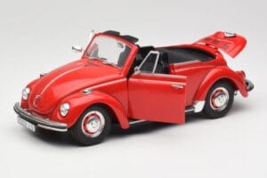 Volkswagen 1302 LS Kabrió Piros Revell 1:18 08470 Fém – 2. kép a 8-ből