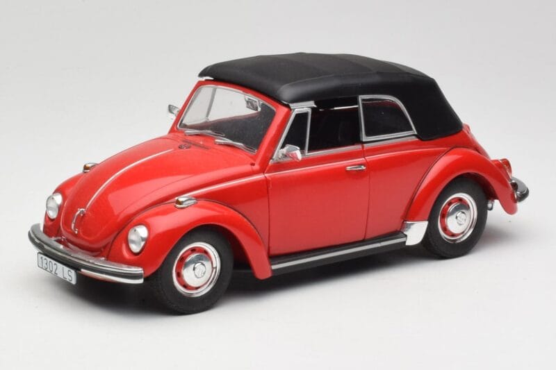 Volkswagen 1302 LS Kabrió Piros Revell 1:18 08470 Fém