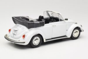 Volkswagen 1302 LS Kabrió Fehér Revell 1:18 8415 Fém – 3. kép a 8-ből