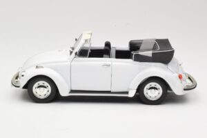 Volkswagen 1302 LS Kabrió Fehér Revell 1:18 8415 Fém – 4. kép a 8-ből