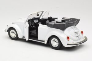 Volkswagen 1302 LS Kabrió Fehér Revell 1:18 8415 Fém – 5. kép a 8-ből