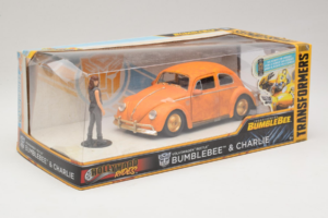 Volkswagen Beetle Bumblebee Transformers With Figure Metals Diecast 1:24 30114 Fém – 2. kép a 3-ből