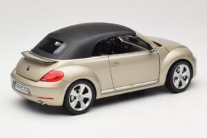 Volkswagen Beetle A5 Kabrió Szürke Kyosho 1:18 5C3099302P7W Fém – 3. kép a 8-ből
