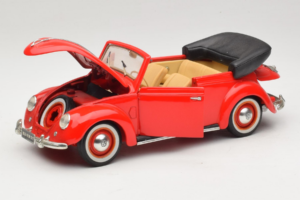 Volkswagen Beetle Kabrió Piros Maisto 1:18 56010 Fém – 2. kép a 8-ből