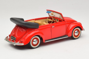 Volkswagen Beetle Kabrió Piros Maisto 1:18 56010 Fém – 3. kép a 8-ből