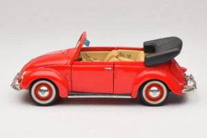 Volkswagen Beetle Kabrió Piros Maisto 1:18 56010 Fém – 4. kép a 8-ből