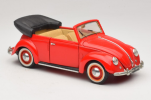 Volkswagen Beetle Kabrió Piros Maisto 1:18 56010 Fém – 6. kép a 8-ből