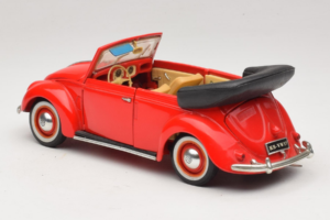 Volkswagen Beetle Kabrió Piros Maisto 1:18 56010 Fém – 7. kép a 8-ből