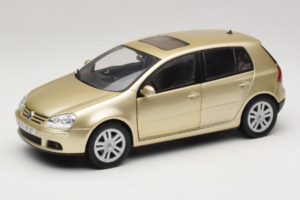 Volkswagen Golf Mk5 Light Bronze Metallic Bburago 1:18 09930201W Fém