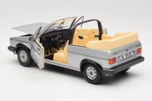 Volkswagen Golf Mk1 Kabrió Ezüst Sun Star 1:18 VW004 Fém – 5. kép a 8-ből
