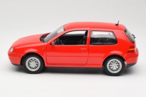 Volkswagen Golf Mk4 GTI Piros Revell 1:18 08943 Fém – 4. kép a 8-ből