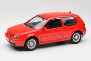 Volkswagen Golf Mk4 GTI Piros Revell 1:18 08943 Fém