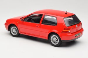 Volkswagen Golf Mk4 GTI Piros Revell 1:18 08943 Fém – 7. kép a 8-ből