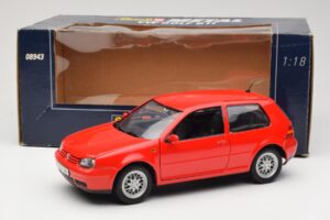 Volkswagen Golf Mk4 GTI Piros Revell 1:18 08943 Fém – 8. kép a 8-ből