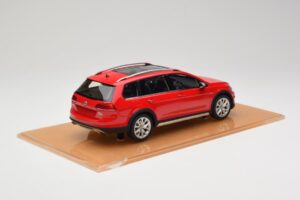 Volkswagen Golf Mk7 Alltrack Tornado Red DNA 1:18 DNA000035 Gyanta – 2. kép a 6-ből