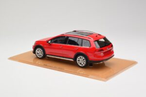 Volkswagen Golf Mk7 Alltrack Tornado Red DNA 1:18 DNA000035 Gyanta – 5. kép a 6-ből