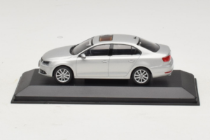 Volkswagen Jetta Mk6 Ezüst Minichamps 1:43 JETTA002 Fém