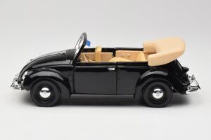Volkswagen Bogár Kabrió Fekete Maisto 1:18 37800-M6 Fém – 4. kép a 8-ből