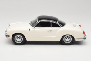Volkswagen Karmann Ghia Krémszínű Fekete Minichamps 1:18 155054021 Fém – 3. kép a 6-ből