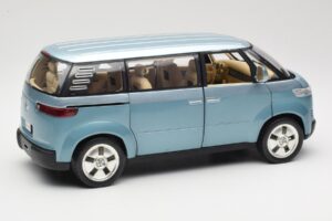 Volkswagen Microbus Concept Világoszöld Revell 1:18 08444 Fém – 3. kép a 8-ből