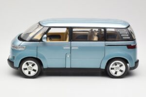 Volkswagen Microbus Concept Világoszöld Revell 1:18 08444 Fém – 4. kép a 8-ből