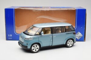 Volkswagen Microbus Concept Világoszöld Revell 1:18 08444 Fém – 8. kép a 8-ből