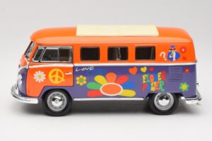 Volkswagen Microbus T1 Flower Power Road Signature 1:18 92329 Fém – 4. kép a 8-ből