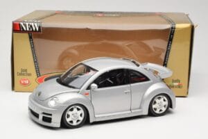 Volkswagen New Beetle RSi Ezüst Bburago 1:18 3306 Fém – 8. kép a 8-ből