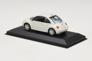 Volkswagen New Beetle Fehér Minichamps 1:43 430058005 Fém – 3. kép a 4-ből