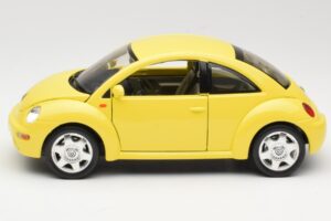 Volkswagen New Beetle Sárga Bburago 1:18 BEETLE001 Fém – 4. kép a 8-ből
