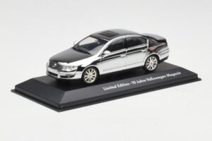 Volkswagen Passat B6 Chrome Silver 10 Years Volkswagen Magazine Minichamps 1:43 PASSAT004 Fém – 2. kép a 4-ből