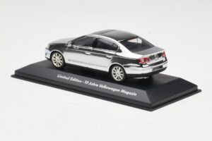 Volkswagen Passat B6 Chrome Silver 10 Years Volkswagen Magazine Minichamps 1:43 PASSAT004 Fém – 3. kép a 4-ből