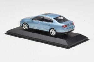 Volkswagen Passat B6 Blue Metallic Minichamps 1:43 PASSAT002 Fém – 3. kép a 4-ből