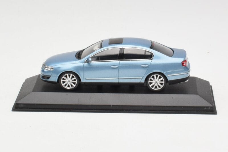 Volkswagen Passat B6 Blue Metallic Minichamps 1:43 PASSAT002 Fém