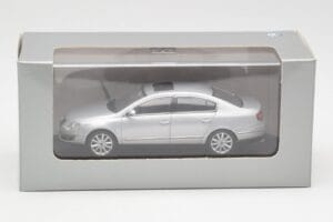 Volkswagen Passat B6 Ezüst Minichamps 1:43 PASSAT003 Fém – 4. kép a 4-ből