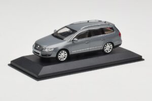 Volkswagen Passat B6 Variant Grey Metallic Minichamps 1:43 PASSAT005 Fém – 2. kép a 4-ből