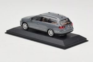Volkswagen Passat B6 Variant Grey Metallic Minichamps 1:43 PASSAT005 Fém – 3. kép a 4-ből