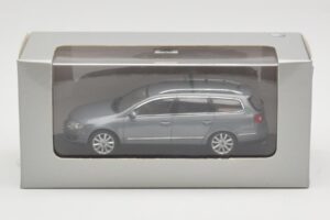 Volkswagen Passat B6 Variant Grey Metallic Minichamps 1:43 PASSAT005 Fém – 4. kép a 4-ből