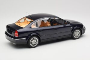 Volkswagen Passat W8 B5.5 Indigo Blue DNA 1:18 DNA000029 Fém – 2. kép a 6-ből