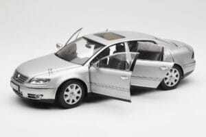 Volkswagen Phaeton D1 Silver Metallic AUTOart 1:18 79742 Fém – 2. kép a 8-ből
