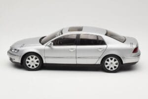 Volkswagen Phaeton D1 Silver Metallic AUTOart 1:18 79742 Fém – 4. kép a 8-ből