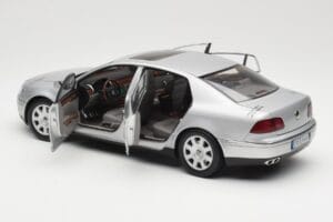 Volkswagen Phaeton D1 Silver Metallic AUTOart 1:18 79742 Fém – 5. kép a 8-ből