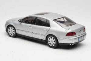 Volkswagen Phaeton D1 Silver Metallic AUTOart 1:18 79742 Fém – 7. kép a 8-ből