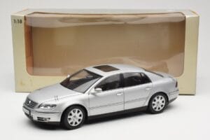 Volkswagen Phaeton D1 Silver Metallic AUTOart 1:18 79742 Fém – 8. kép a 8-ből