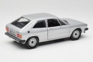 Volkswagen Scirocco GT Mk1 Silver Metallic Revell 1:18 08833 Fém – 3. kép a 8-ből